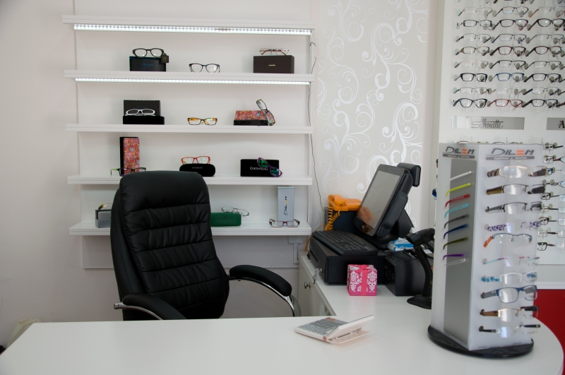 opticien-BEUIL-min_spectacle-office-furniture-room-interior-design-design-809392-pxhere.com